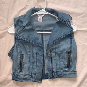 Candie’s size small jean jacket/vest🥰